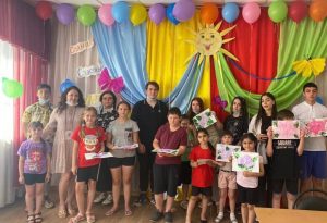 Студенты Сальского ИУБиП специальности «Дизайн» в честь праздника Дня защиты детей провели творческую серию мастер-классов