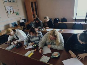 Читать далее о этой статье Стрессоустойчивость и саморегуляция: внешний и внутренний мир человека (арт-терапия)»