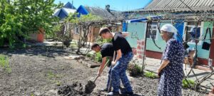 Читать далее о этой статье Волонтёры Сальского ИУБиП оказали помощь на приусадебных участках ветеранам тыла