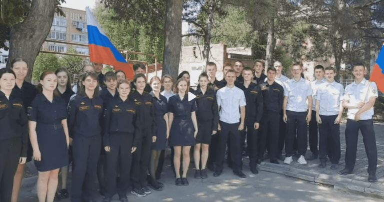 Подробнее о статье Студенты Сальского ИУБиП присоединились к акции “Мы вместе, мы- россияне”