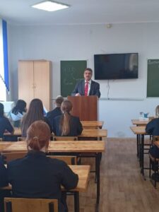 Читать далее о этой статье Корсунов Артур Владимирович прочитал лекцию для студентов Сальского ИУБиП на тему: «30 лет Конституции Российской Федерации»