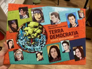 Читать далее о этой статье Избирательная комиссия Сальского района передала активистам Сальского ИУБиП настольно-образовательную игру Terra Democratia 2121