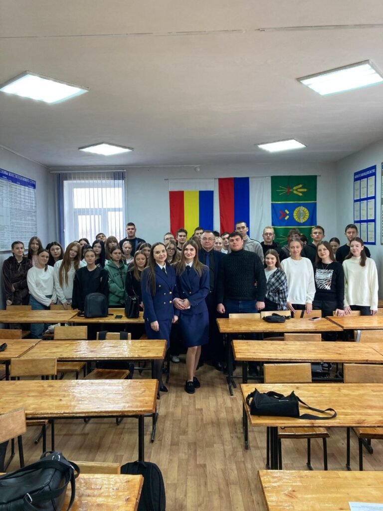 Читать далее о этой статье Встреча студентов с консультантом Сальского районного суда Ростовской области Луц А.А. и специалистом 2 разряда Котельниковой Д.В.