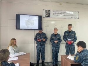 Читать далее о этой статье В Сальском ИУБиП прошли тематические занятия по истории формирования Конституции РФ