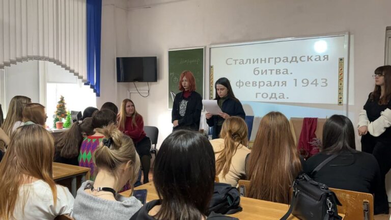 Читать далее о этой статье На отделении «Дизайн» прошел классный час, посвященный Сталинградской битве