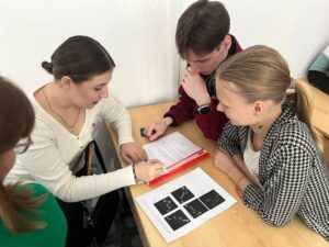 Читать далее о этой статье Студенты специальности «Преподавание в начальных классах»  разработали и продемонстрировали внеурочные занятия, посвященные Дню космонавтики.