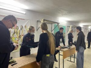 Читать далее о этой статье Для участников команд игры «Брейн-Ринг» приемная комиссия, студенты и руководители отделений провели профориентационную экскурсию по институту