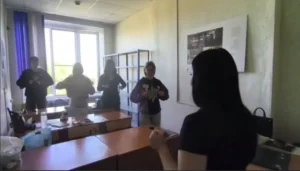 Читать далее о этой статье Студенты группы К3ДО продемонстрировали ряд музыкально-ритмические движений, освоили элементы танцевальных шагов