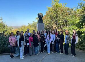 Читать далее о этой статье Студенты отделения «Дизайн (по отраслям)» посетили один из уникальных городов архитектуры в стиле модерн, Новочеркасск