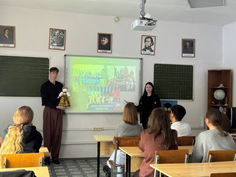 Читать далее о этой статье Студенты 4 курса специальности «Преподавание в начальных классах» провели кураторский час «День народного единства»!