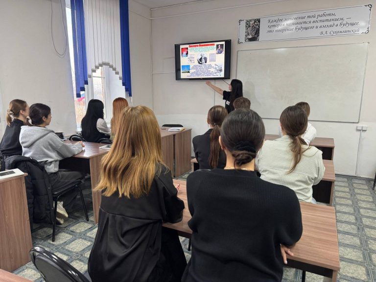 Читать далее о этой статье Студенты 4 курса специальности «Преподавание в начальных классах» провели кураторский час, приуроченный ко дню рождения Михаила Ломоносова