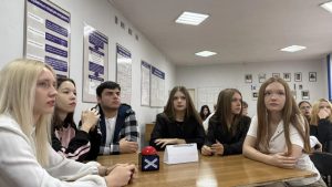 Читать далее о этой статье В Сальском институте ИУБиП прошёл интеллектуальный турнир «Брейн‑ринг» — «знатоки Конституции»