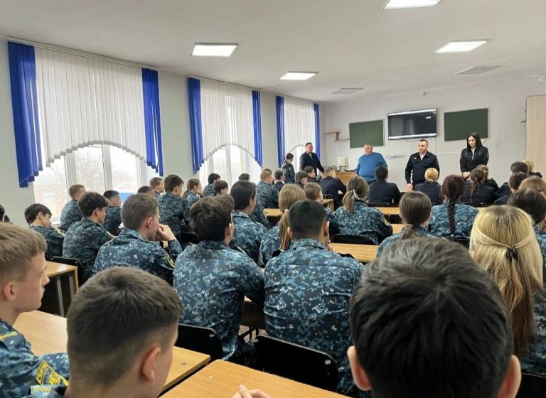 Читать далее о этой статье Лекция на тему: «Профилактика экстремизма и терроризма среди несовершеннолетних», «Правила поведения на объектах ЖД транспорта»