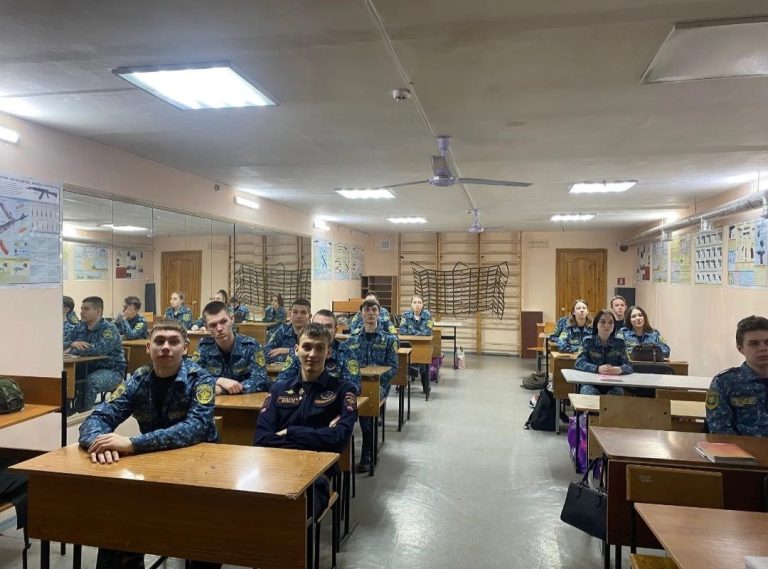 Читать далее о этой статье В группе К3ПД3 прошел значимый кураторский час, посвященный скрытым угрозам, таким как замаскированные взрывные устройства