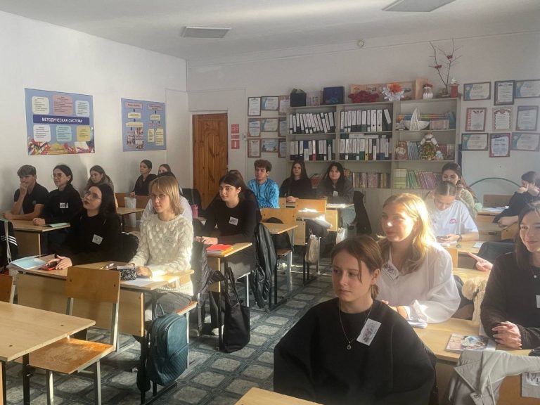 Читать далее о этой статье У студентов 2‑го курса отделения «Преподавание в начальных классах» прошел кураторский час, посвящённый Дню российской науки