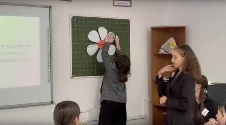 Читать далее о этой статье Студенты 3 курса отделения «Преподавание в начальных классах» продемонстрировали открытое занятие по дисциплине «Русский язык с методикой преподавания»
