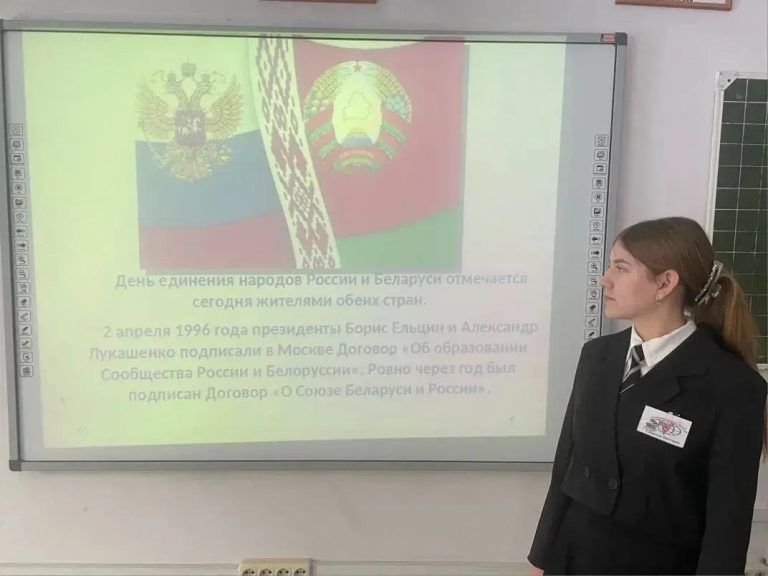 Читать далее о этой статье Студенты 2 курса отделения «Преподавание в начальных классах» провели кураторский час, посвящённый Дню единения народов России и Беларуси!
