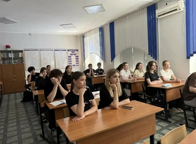 Читать далее о этой статье Кураторский час, направленный на профилактику экстремизма среди молодёжи 