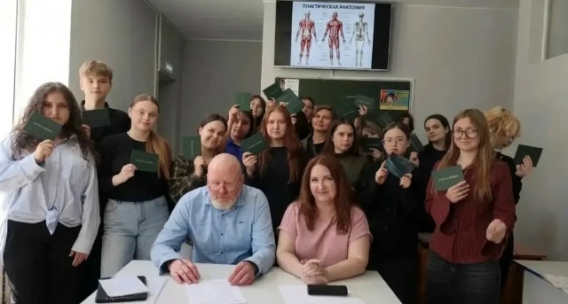 Читать далее о этой статье Второкурсники специальности «Дизайн (по отраслям)» сдали экзамен по пластической анатомии