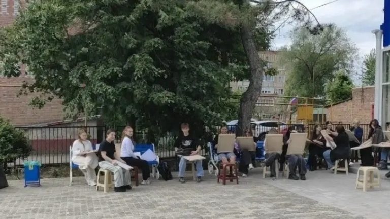Читать далее о этой статье Творчество, кисти и чистый воздух!