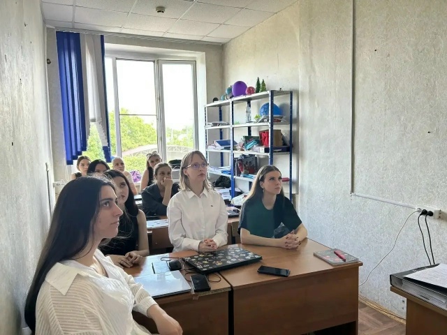 Читать далее о этой статье У студентов 2 курса отделения «Дошкольное образование» прошёл кураторский час на тему: «Дропперы: как не стать помощником кибермошенников»