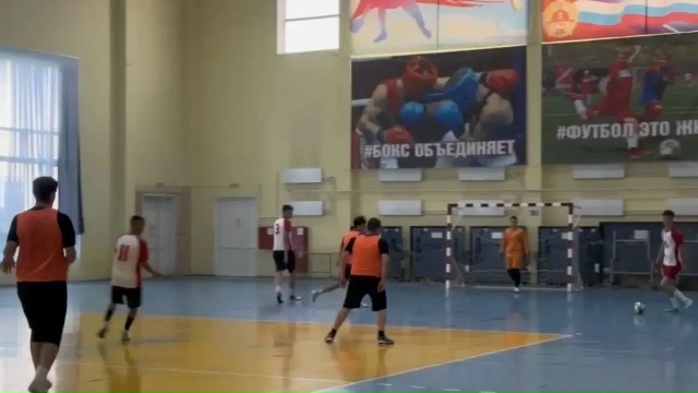 В спортивном комплексе «Сальский» прошёл турнир по мини-футболу между курсами ЧПОУ СИ ЮУ