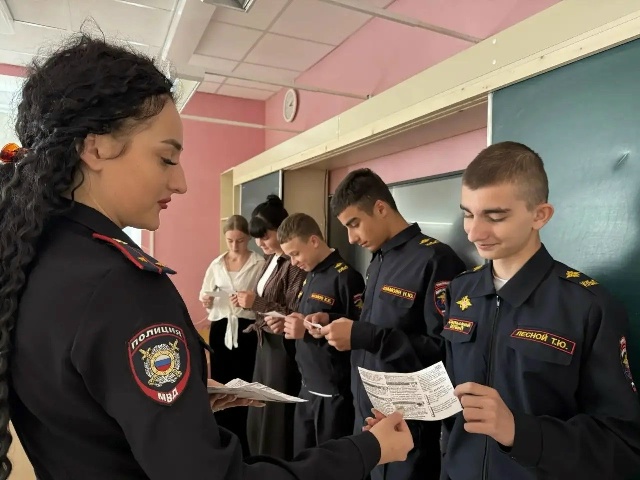 В Песчанокопском филиале Сельского ИУБиП состоялась профилактическая встреча с представителями правоохранительных органов