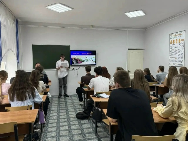 В ЧПОУ «СИ ЮУ» в группах К3Ю1 и К3Ю2 прошел кураторский час посвященный трагическим событиям в Беслане